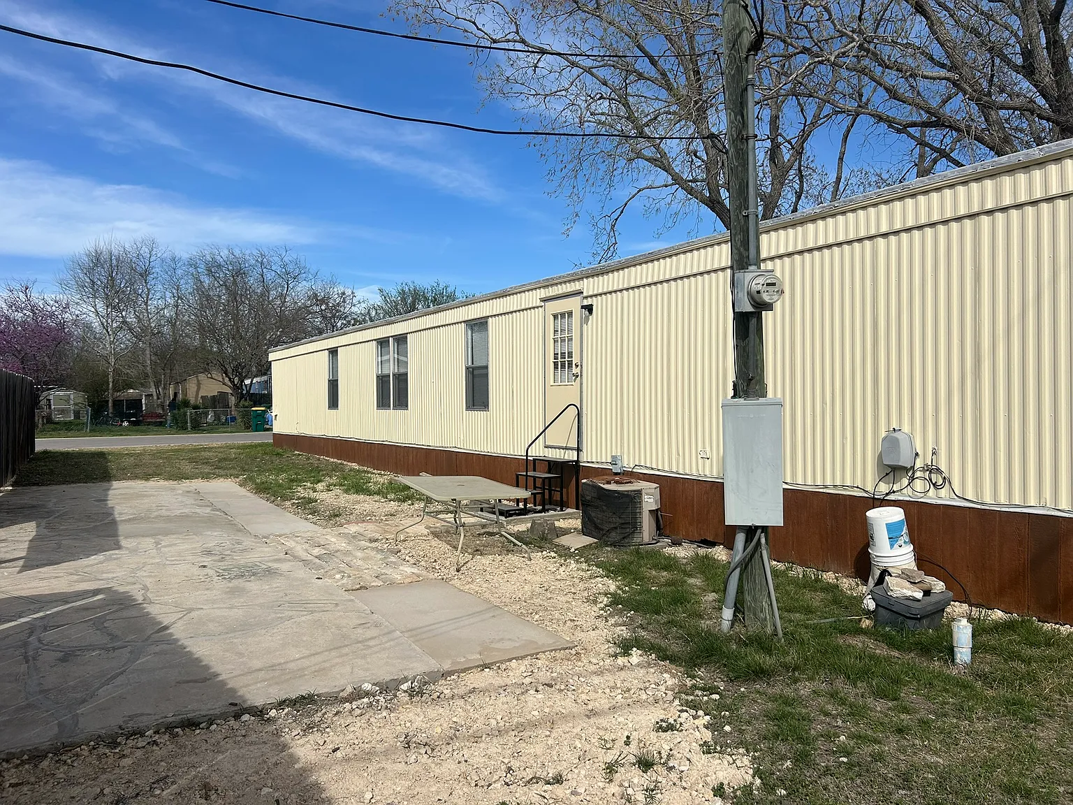 3 bed, 1216 sqft, $995 — Photo 3