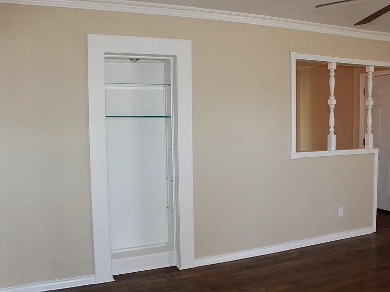 207 E Rickenbacker Dr — Photo 3