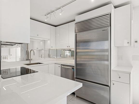5th image of 705 E Balboa Blvd Suite A