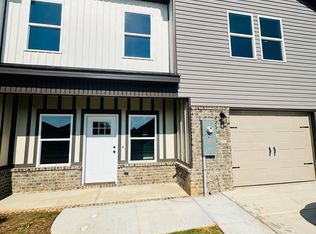 226 Beau Claire Cir, Byron, GA 31008
