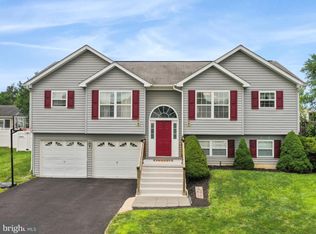 28 Expedition Ct, Martinsburg, WV 25403