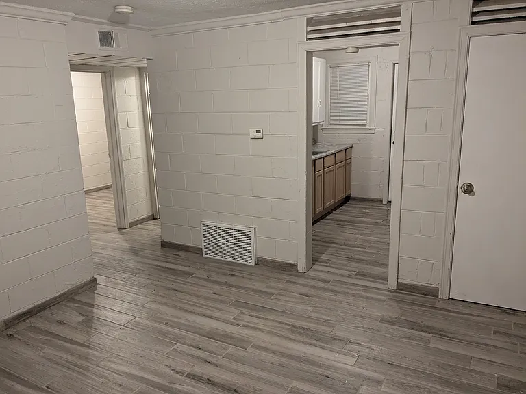 2945 Schofield Ave — Photo 1