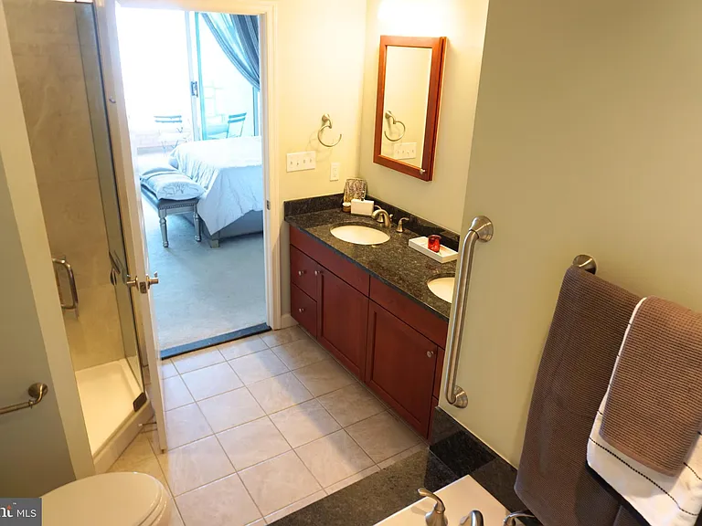 100 Harborview Dr #611 — Photo 22