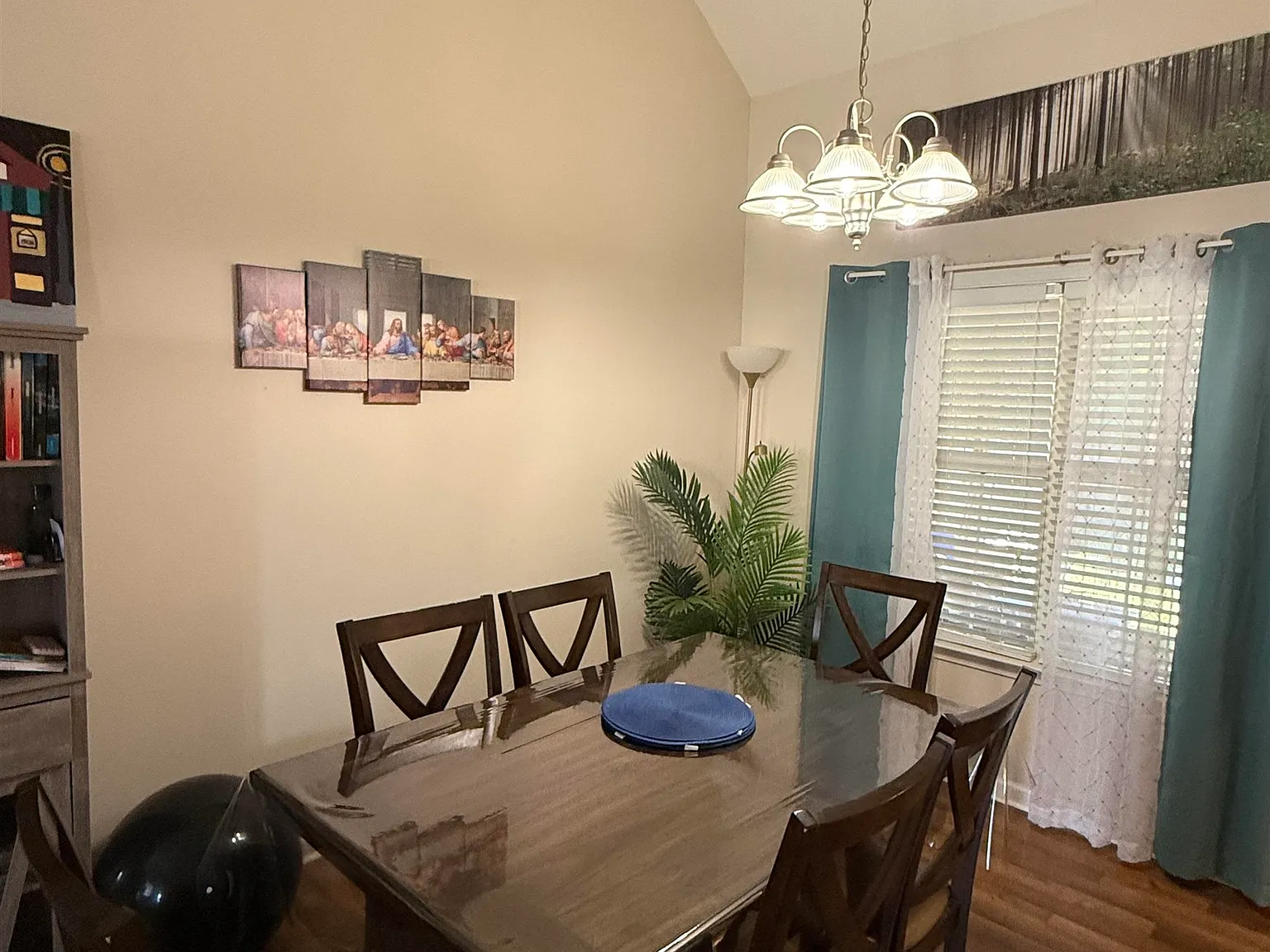 3 bed, 2.0 bath, 1511 sqft, $2,000 — Photo 4