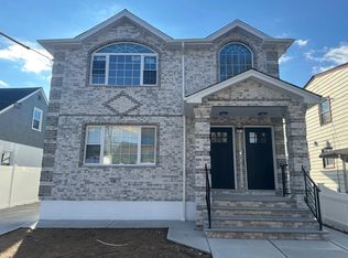 25716 145th Ave, Rosedale, NY 11422