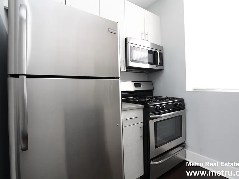 2130 N Sawyer Ave #2E — Photo 2