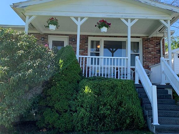 2nd image of 211 Sackett Rd