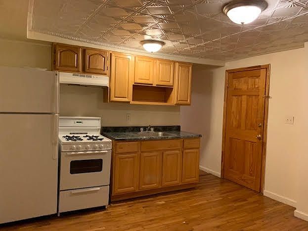 1st image of 98 Waverly Ave #2
