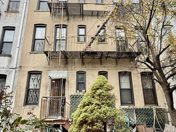 2052 Gates Avenue image 20 of 23