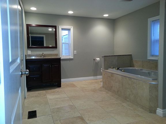 5th image of 596 Rosemary Dr