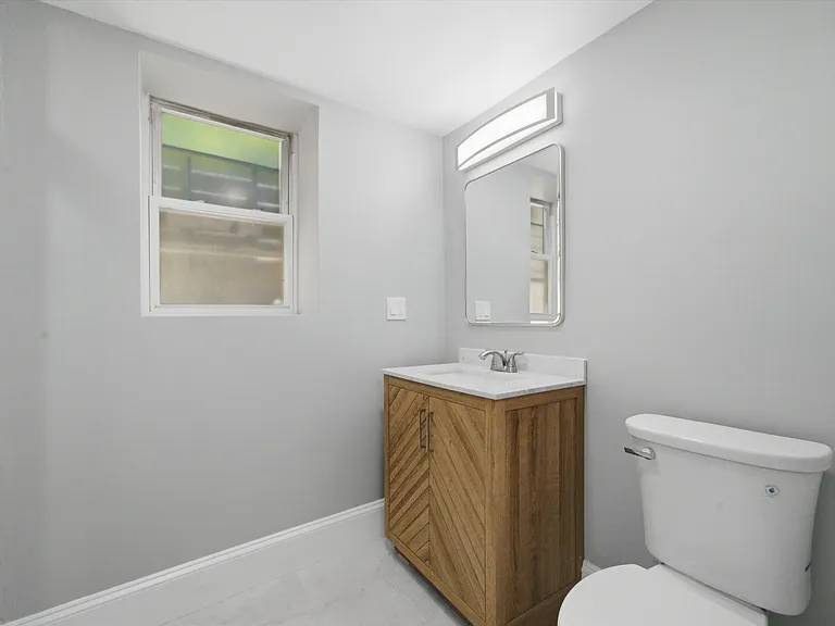 1915 W Lunt Ave #G — Photo 14