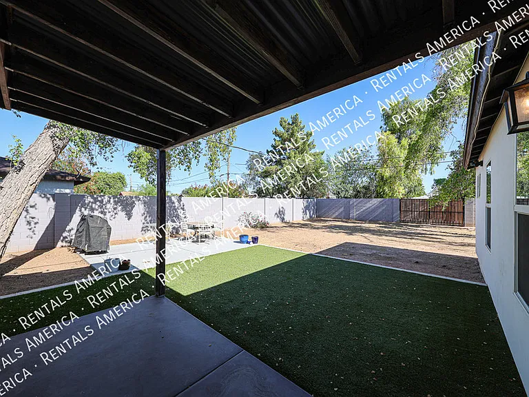 1909 E Indianola Ave — Photo 53