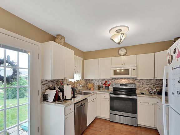 5th image of 134B Buckingham Dr