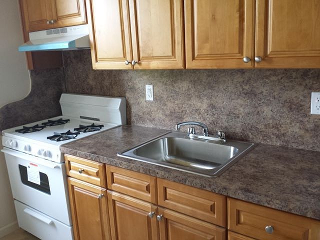 2nd image of 2612 W 2nd St APT 6B
