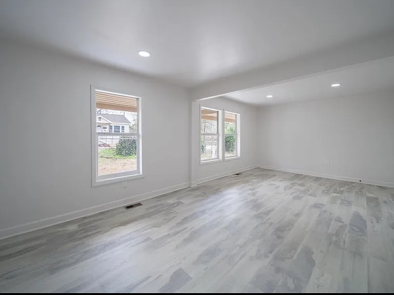 518 Bynum Ave — Photo 2
