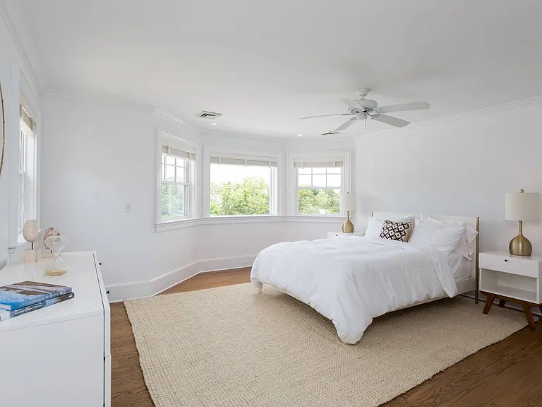 4 Hobart Ln — Photo 20