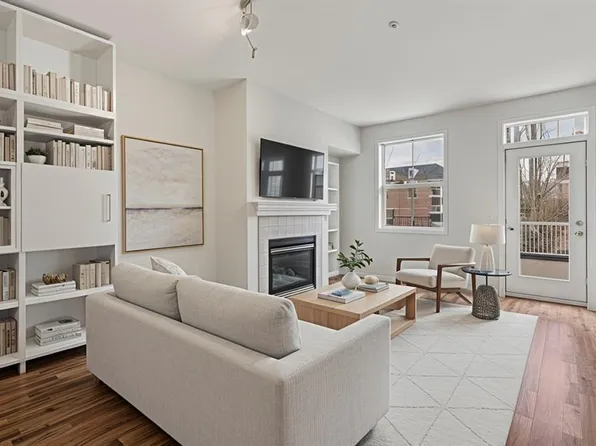 3651 Marda Line SW #206, Calgary, AB T2T 6J7