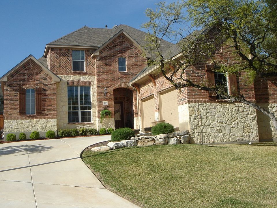 Gated-Stonewall Ranch, 4/3 - 3yrs. old Highland Home with upgraded decor