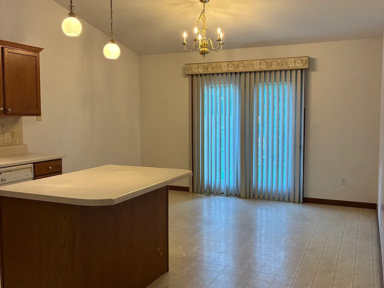 3309 Crystal Lake Dr — Photo 6