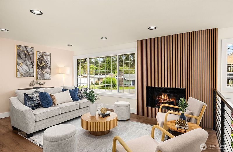 4th image of 627 166th Avenue NE