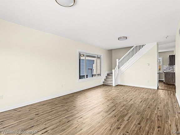 5th image of 2025 Marquette St