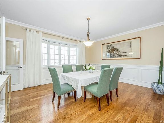 5th image of 35 Hollywood Ave