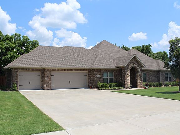 2nd image of 418 S Waterfalls Dr