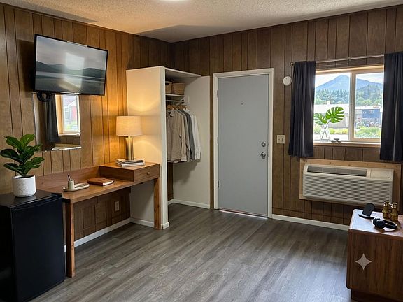 4th image of 216 3rd St #6