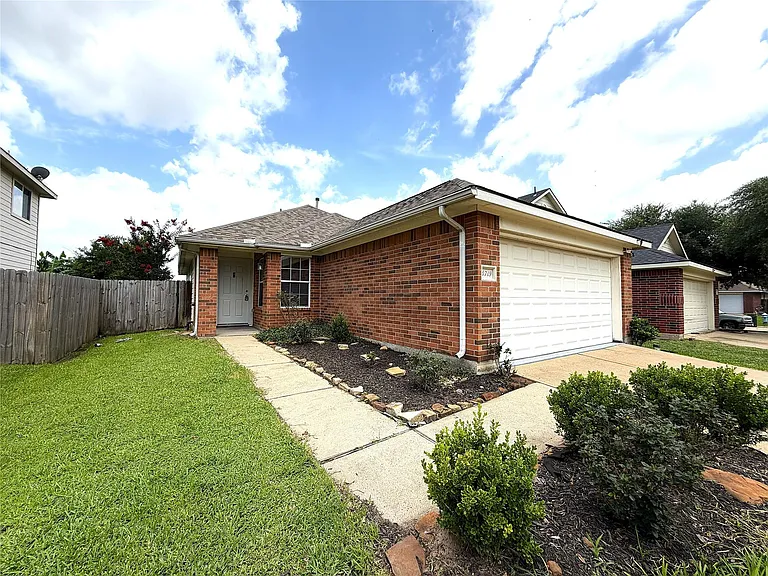 4719 Cypress Dawn Ln — Photo 2