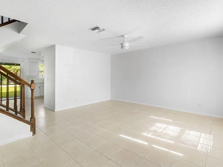 304 Georgian Park Dr — Photo 5