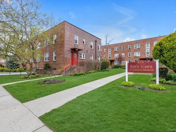 275 Maple Ave #D6, Rockville Centre, NY 11570