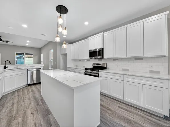 1604 Redwood Ct, Fredericksburg, TX 78624