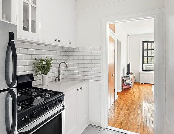2nd image of 277 Washington Ave APT 4B