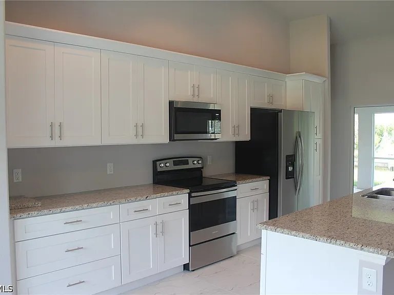 1327 SW 3rd Ave — Photo 8
