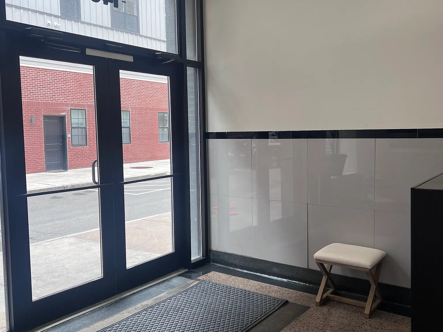 Studio, 575 sqft, $1,260 — Photo 4