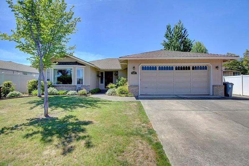 2481 Powell St photo 1