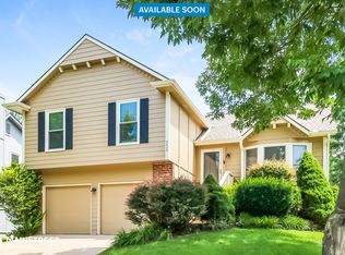 6435 Roundtree St, Shawnee, KS 66226
