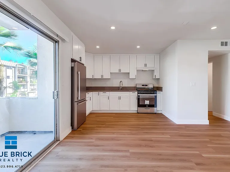 5415 Corteen Pl #22 — Photo 7