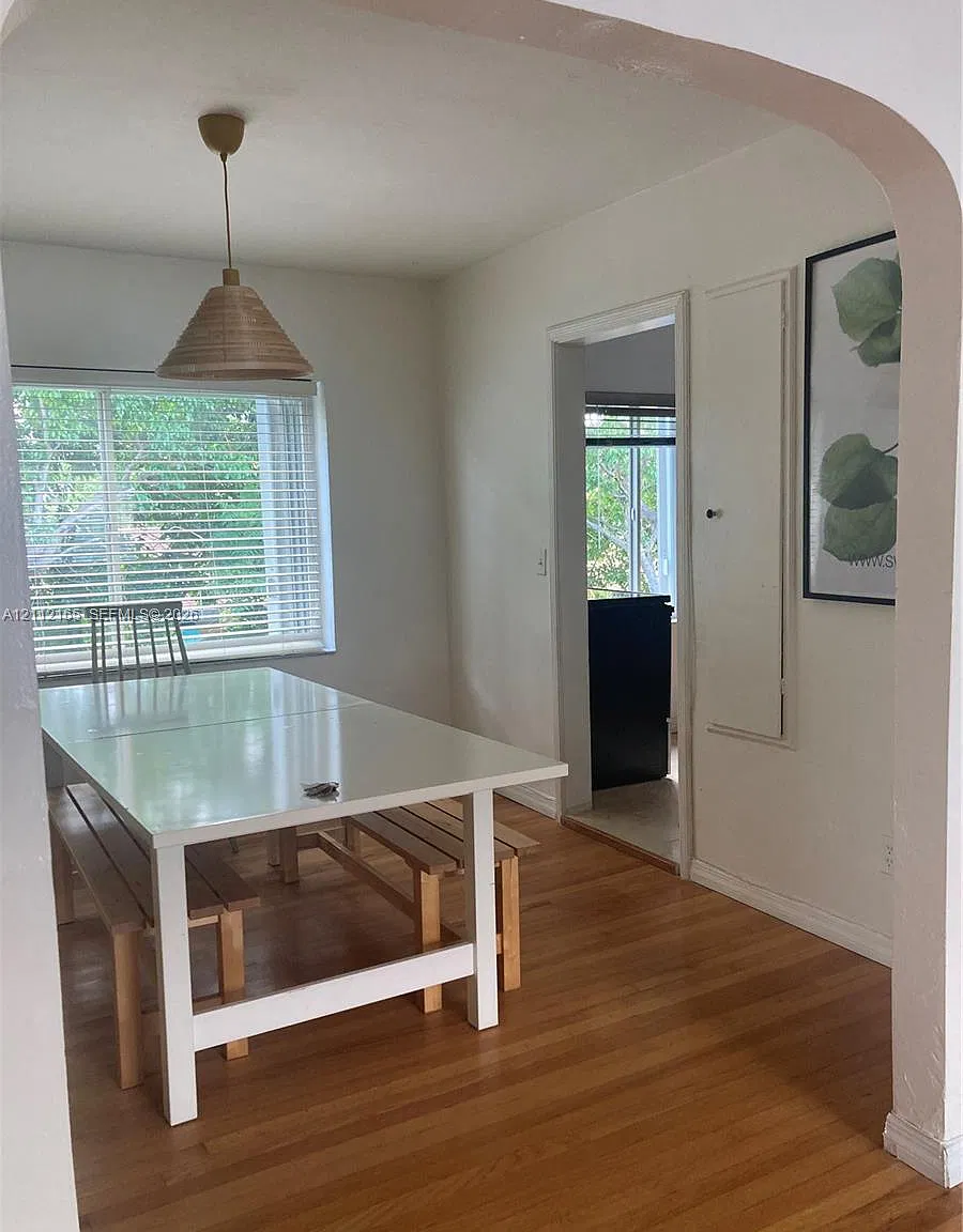 El Capri Courtyards Condo — Photo 4
