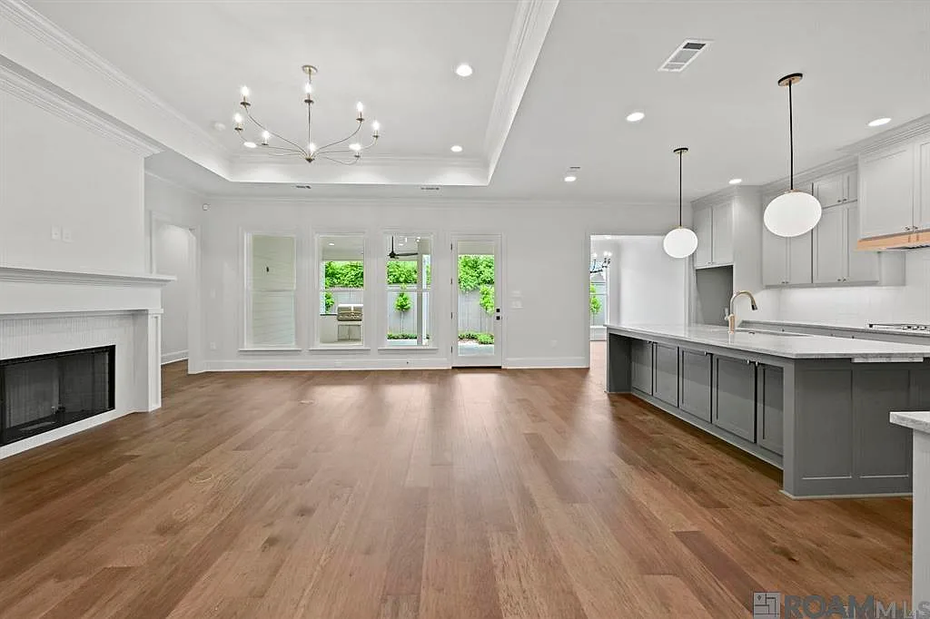 4 bed, 2867 sqft, $4,750 — Photo 2