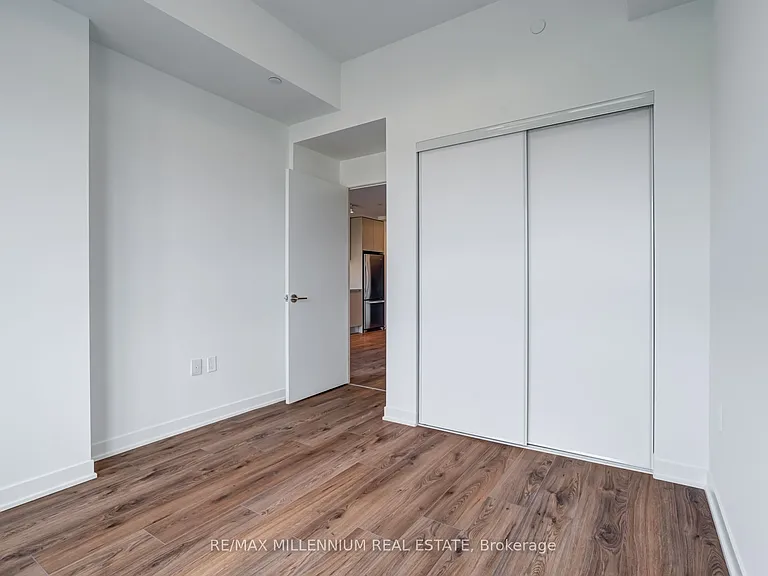 395 Dundas St W #531 — Photo 17