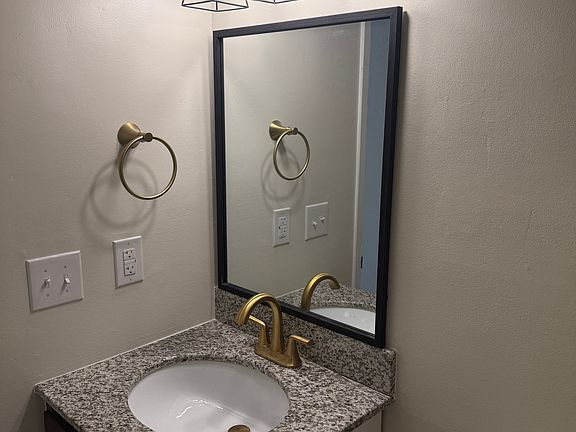 4th image of 706 Shady Lane Dr APT D