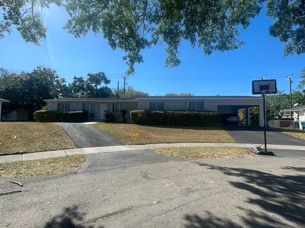 8990 SW 149th St, Palmetto Bay, FL 33176