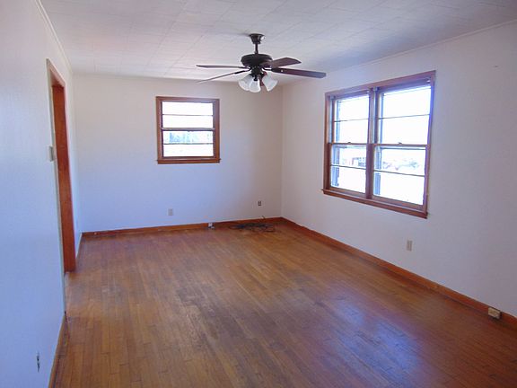 4th image of 1019 Celebrity Ln