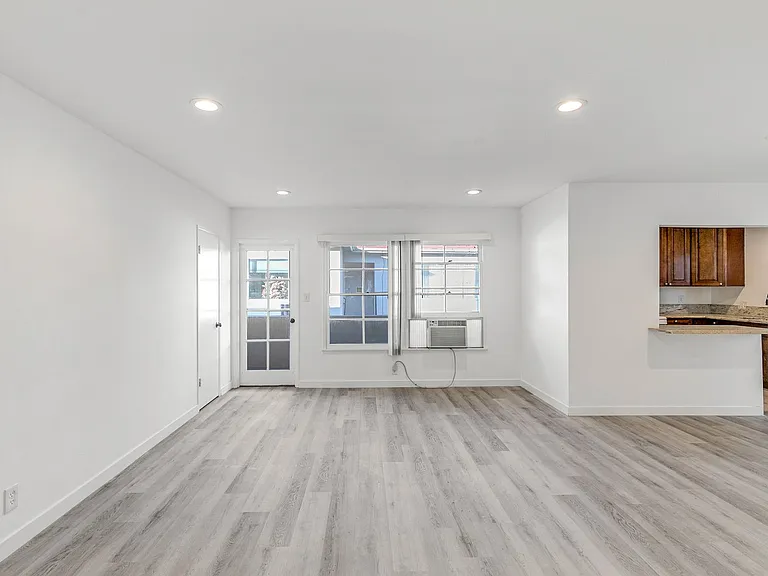 1122 S. Shenandoah St. — Photo 9