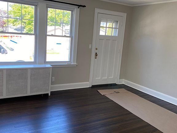 5th image of 135 Stratford Ave