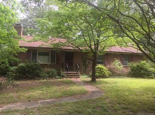 98 Hampstead Ave, Urbanna, VA 23175