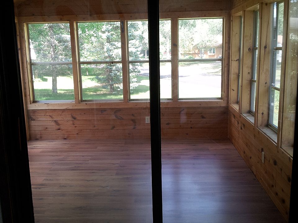 2nd image of 1003 Hamlet Dr S