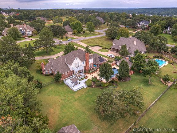 5th image of 7140 Oak Fairway