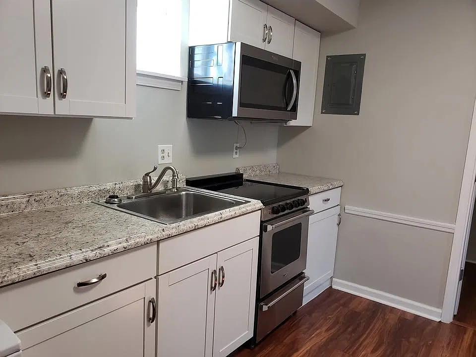 Studio, 468 sqft, $945 — Photo 2